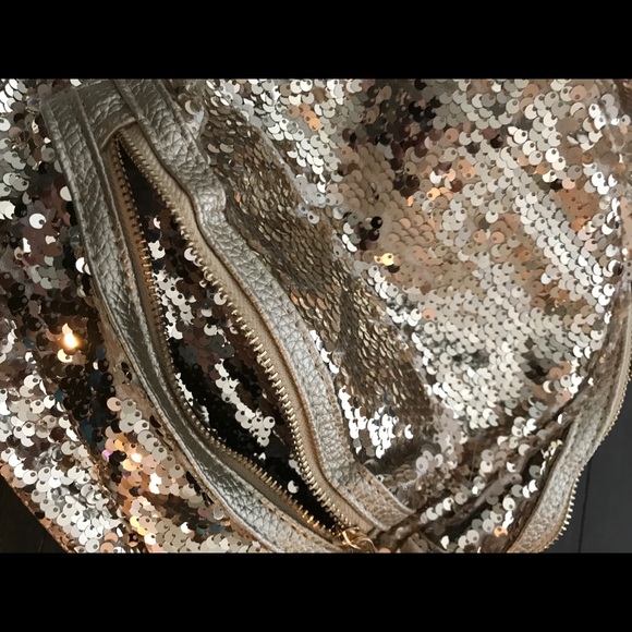 Gold or silver sequin bunny ear backpack - Picture 5 of 5